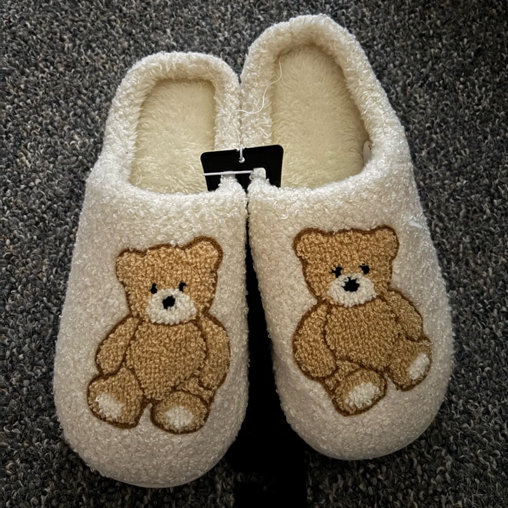Teddy Bear Sherpa Slippers size 7/8 - Cream